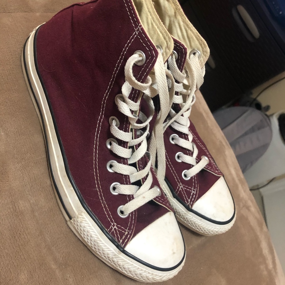 Maroon converse